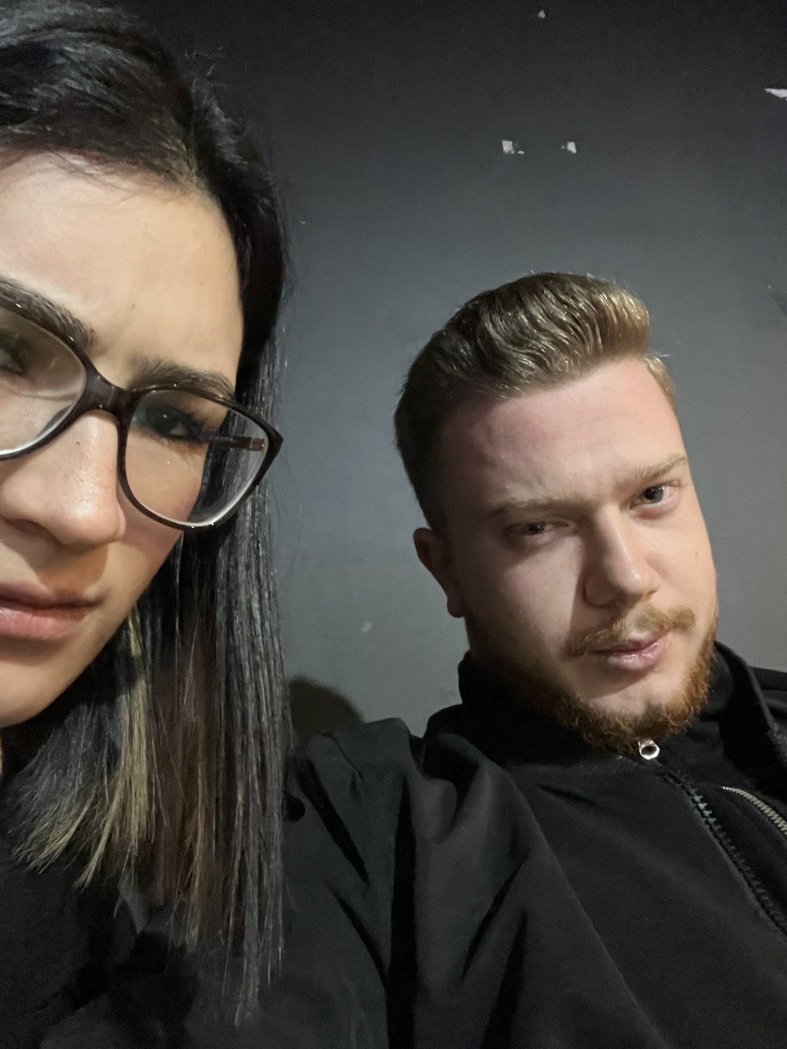 Gizlice arka masada muhabbet