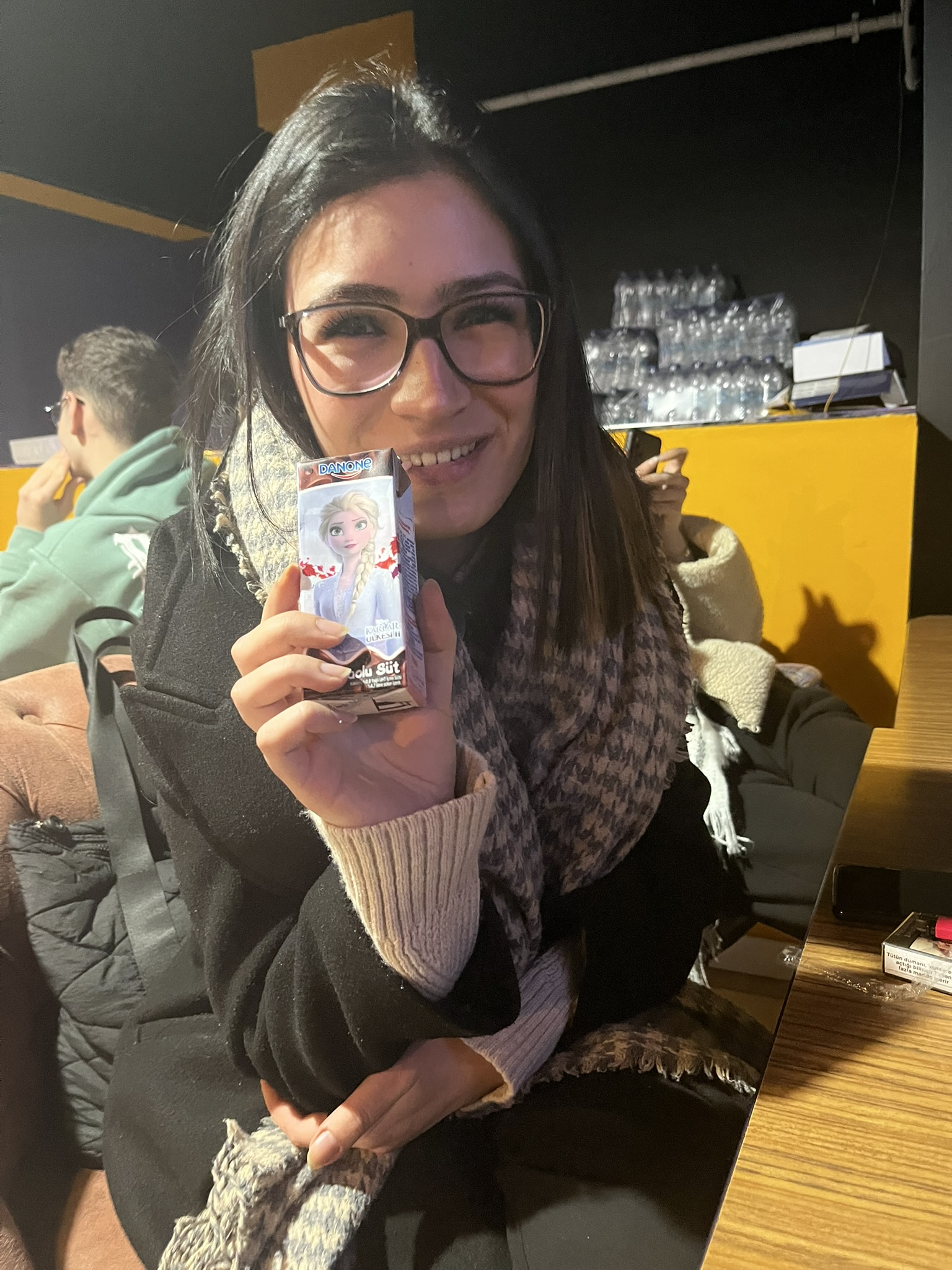 Sana kızdım diye bana küsmüştün süt almıştım