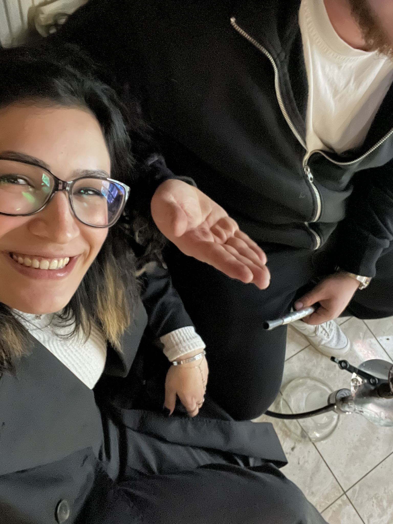 Ellerimin tombik olduğunu söyleyip fotoğraf çektiğin gün