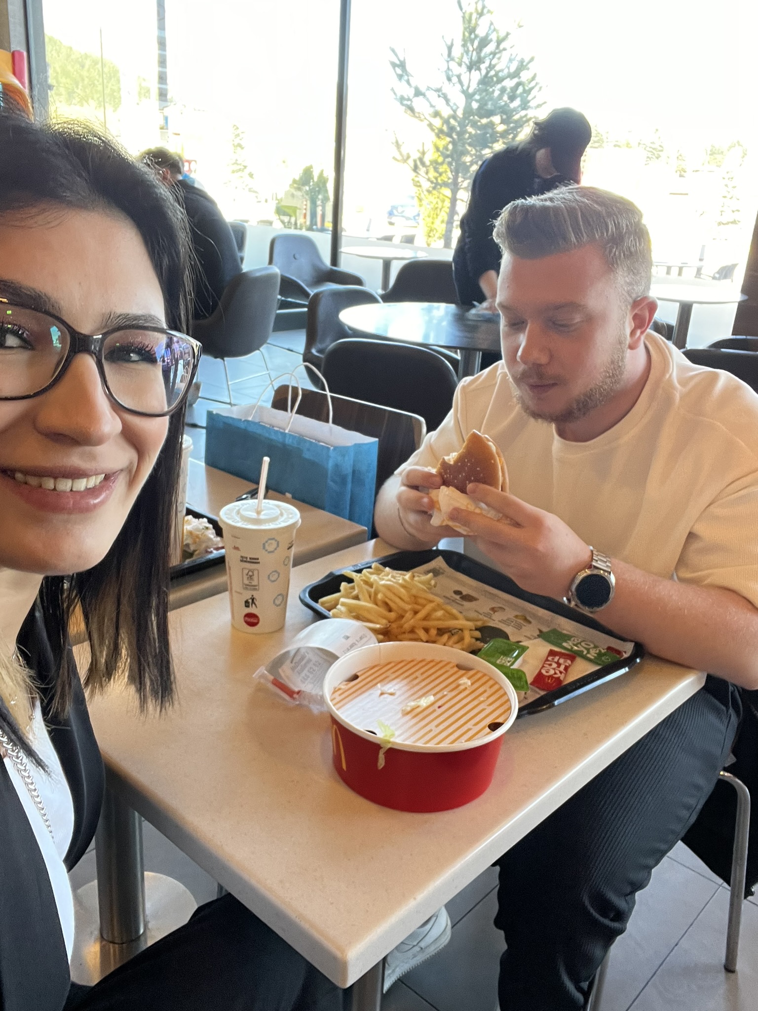 Acıkmıştım 2 menü yerken