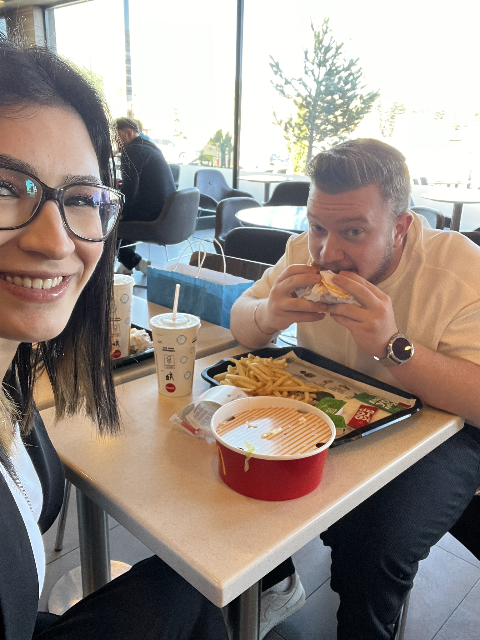 Acıkmıştım 2 menü yerken