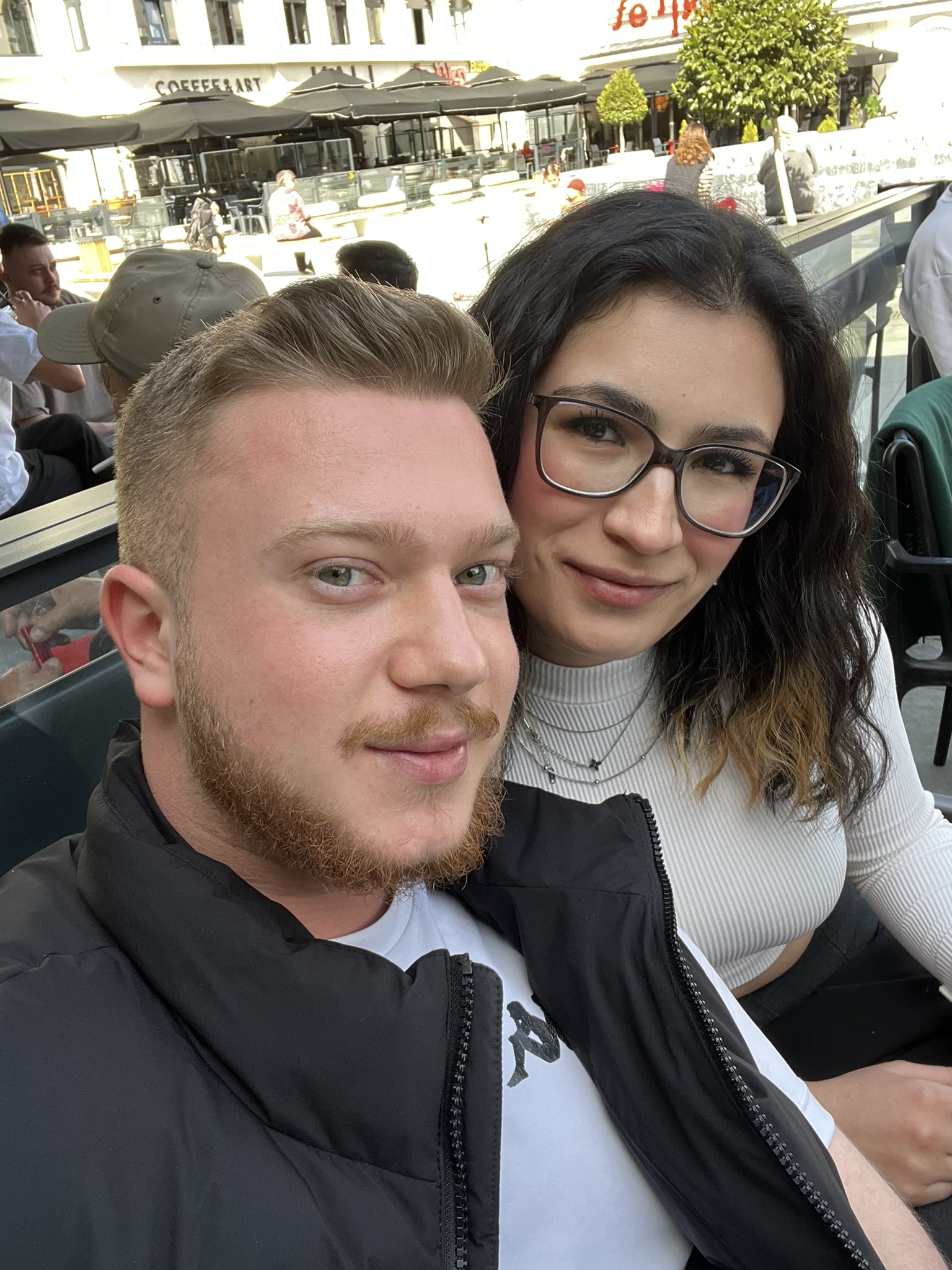 Kahve Diyarı kahve içerken