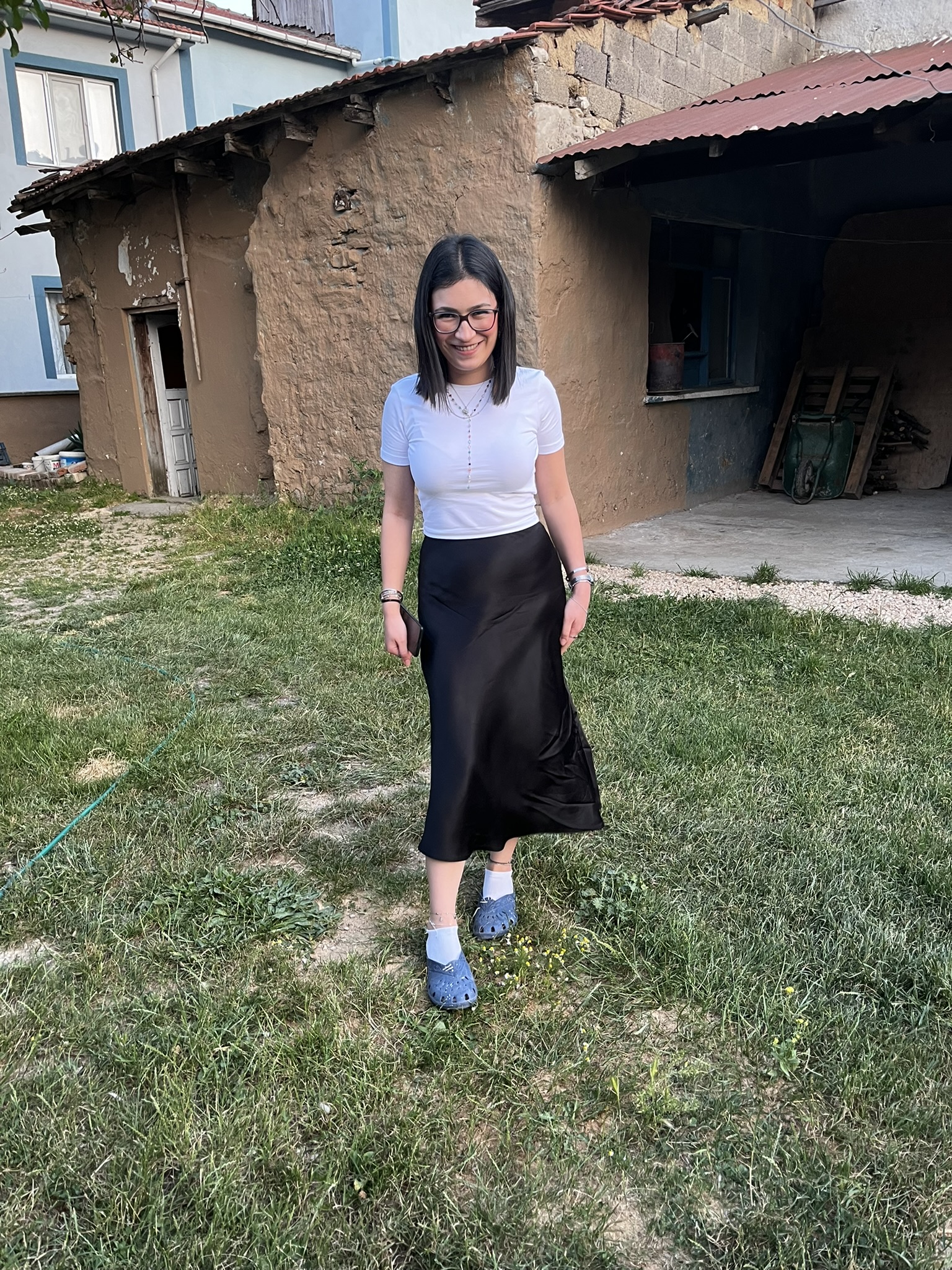 Annede sen ve terliklerin