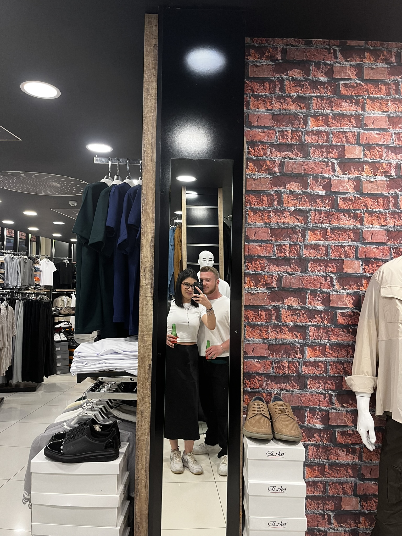 VK'ya gömlek almaya gelmiştik