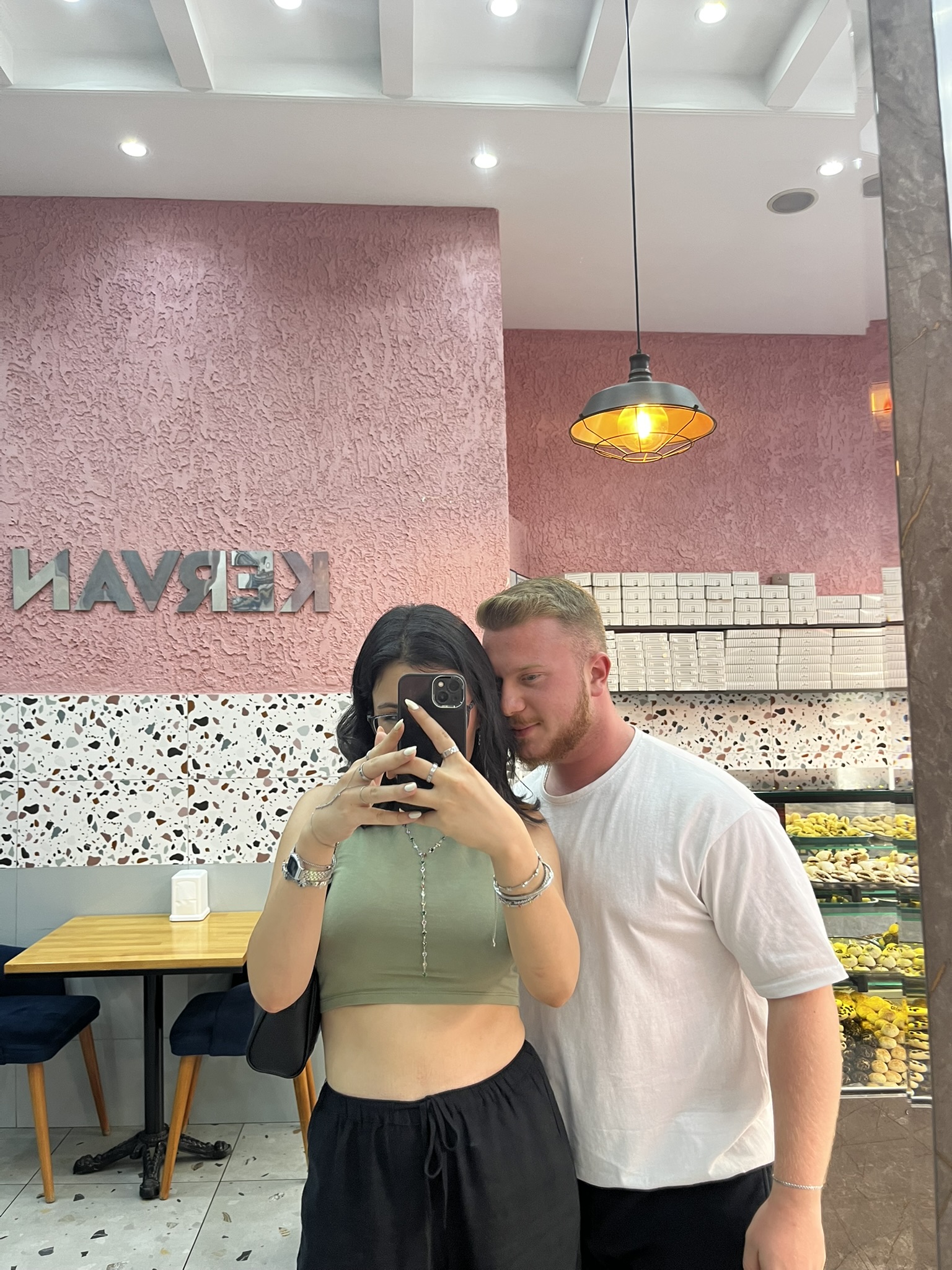 Dondurma yerken pozzlar