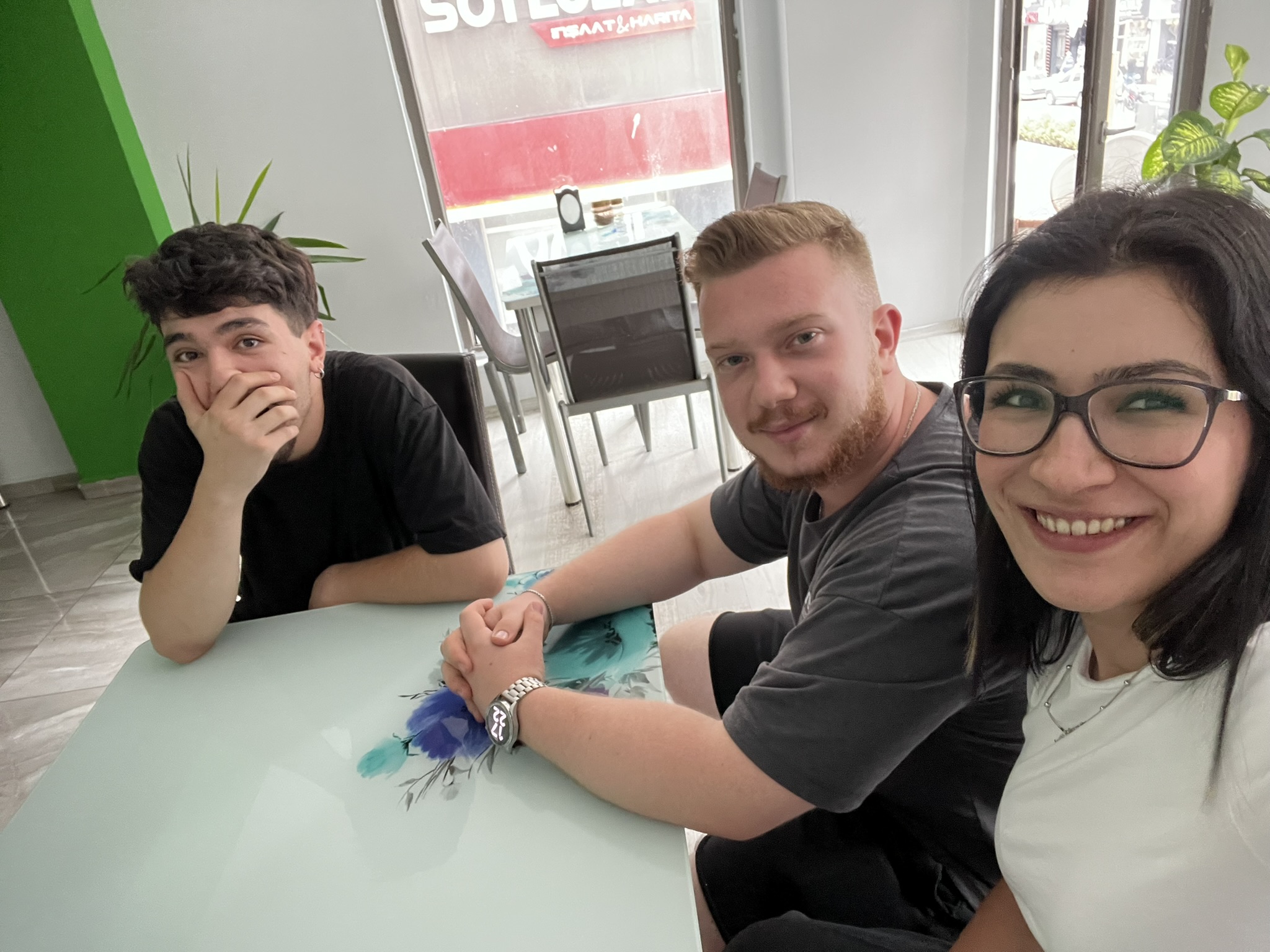 İhsanla yemek yemeceler