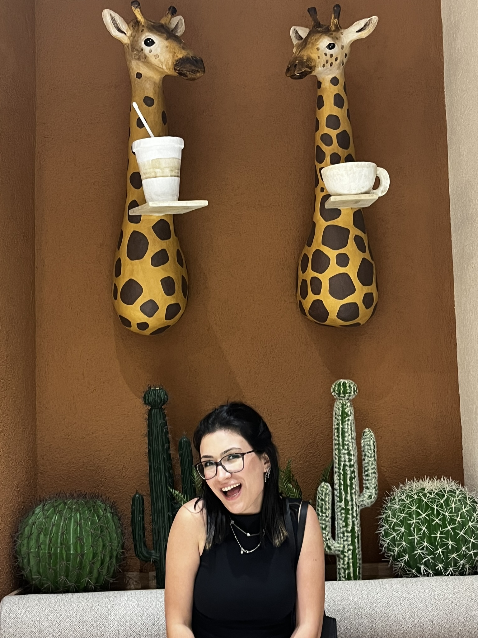 Yeni açılan kahveciye gitmiştik pozlar