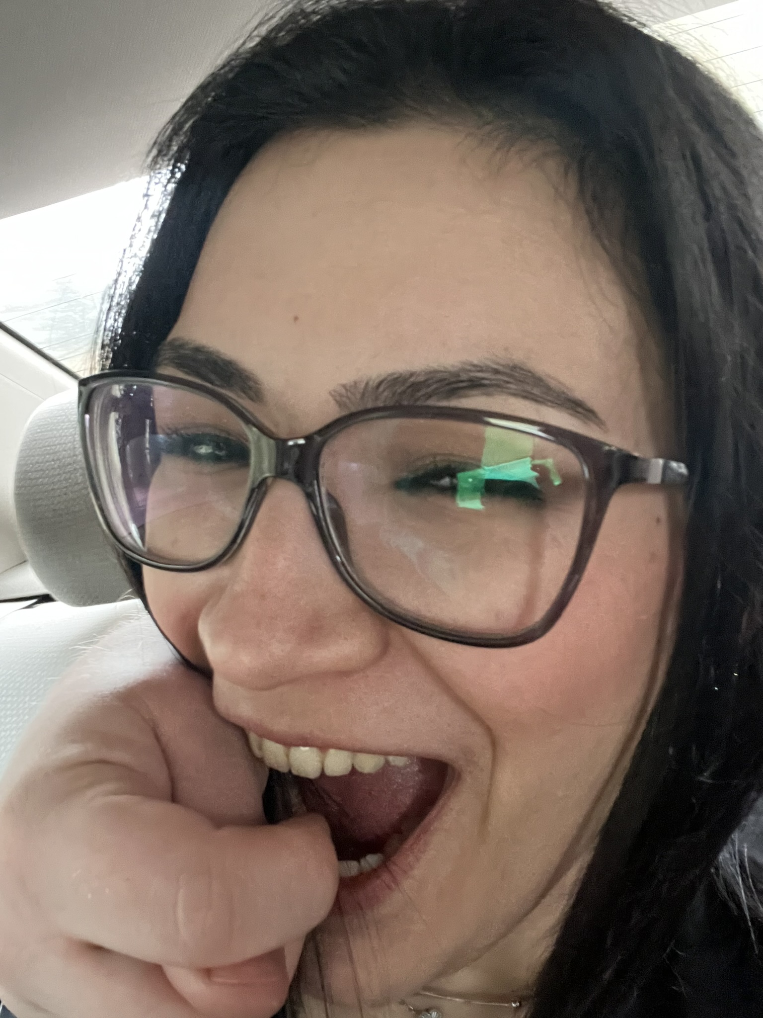 Tombik ellerimi yiyo